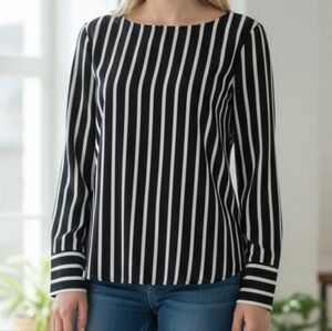 EUC Amazing Express Size Large Black & Whitr Pinstripe Button Cuff Top!!